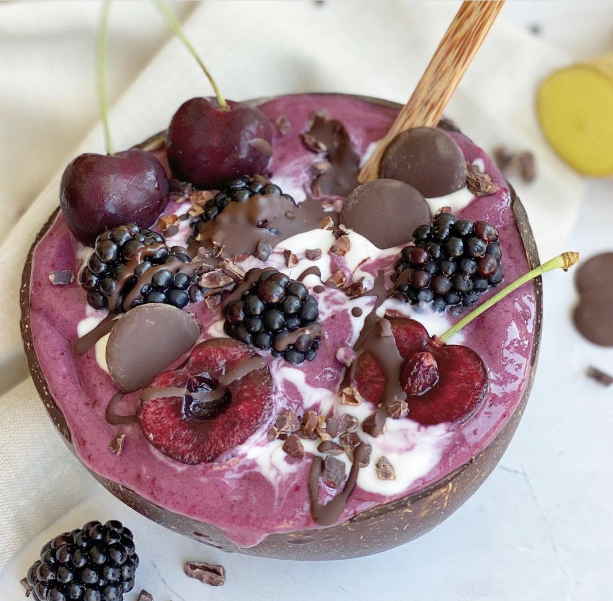 Organic, Vegan Dark Chocolate Buttons in Smoothie Bowl